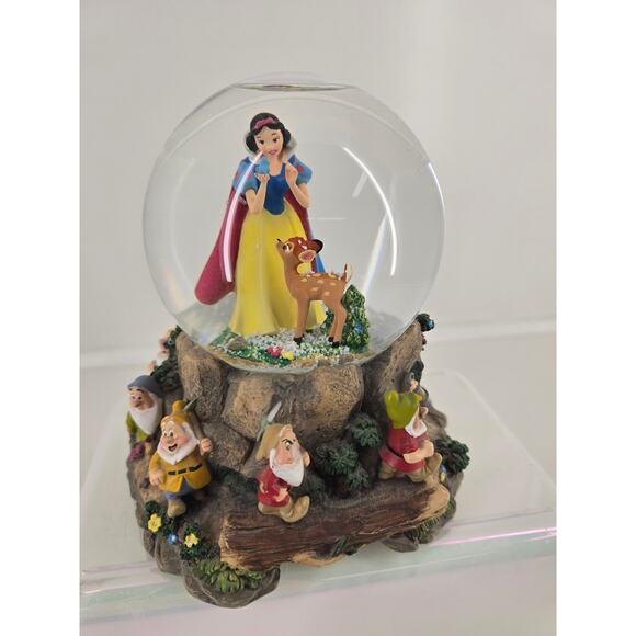 Disney Hallmark Snow White & 7 Dwarfs Musical Snow Globe “Heigh-Ho” - Picture 1 of 7